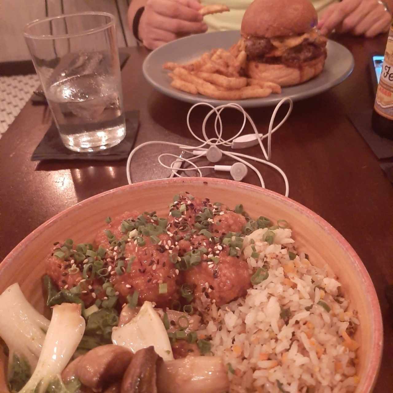 Pollo a la naranja Arroz Oriental y Hojas de Mostaza y Champiñones DELICIOSO