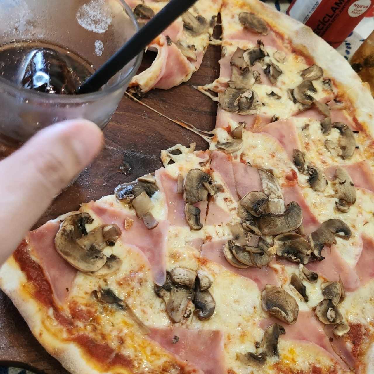 Pizza Prosciutto e Champiñones