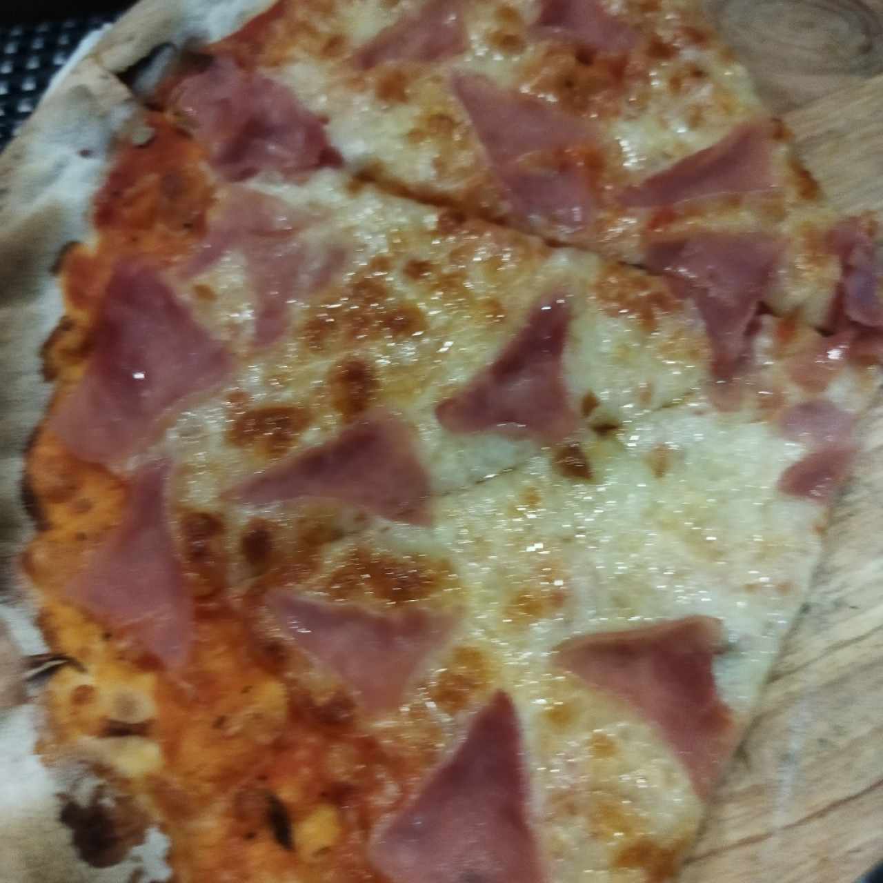 pizza jamón