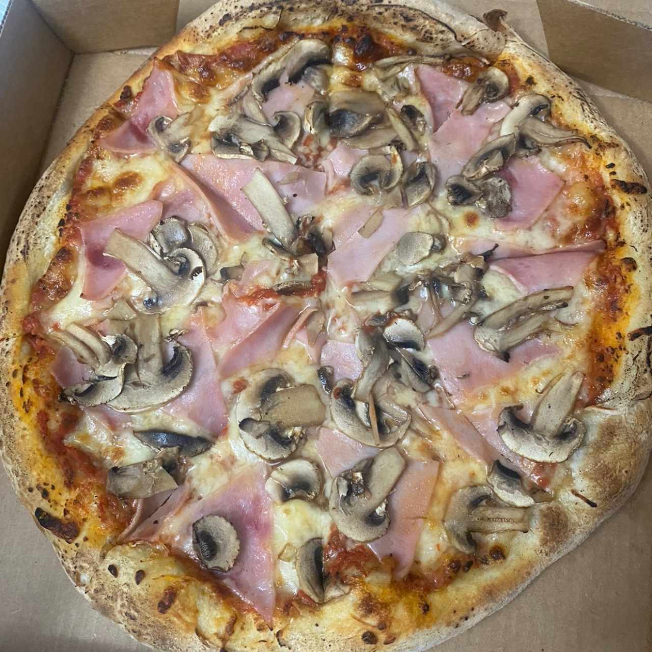 Pizza Prosciutto e Champiñones