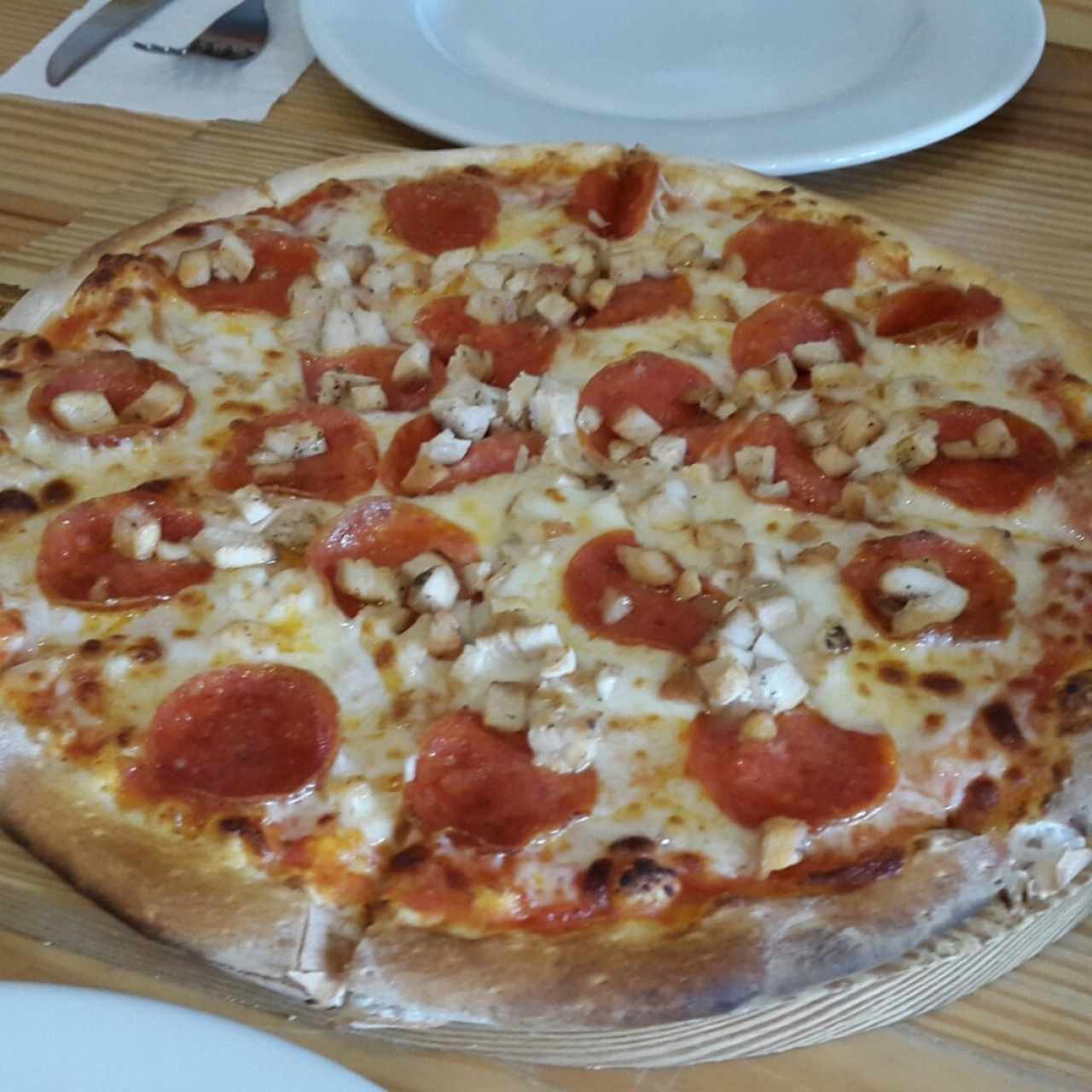 Pizza Pepperoni con Pollo