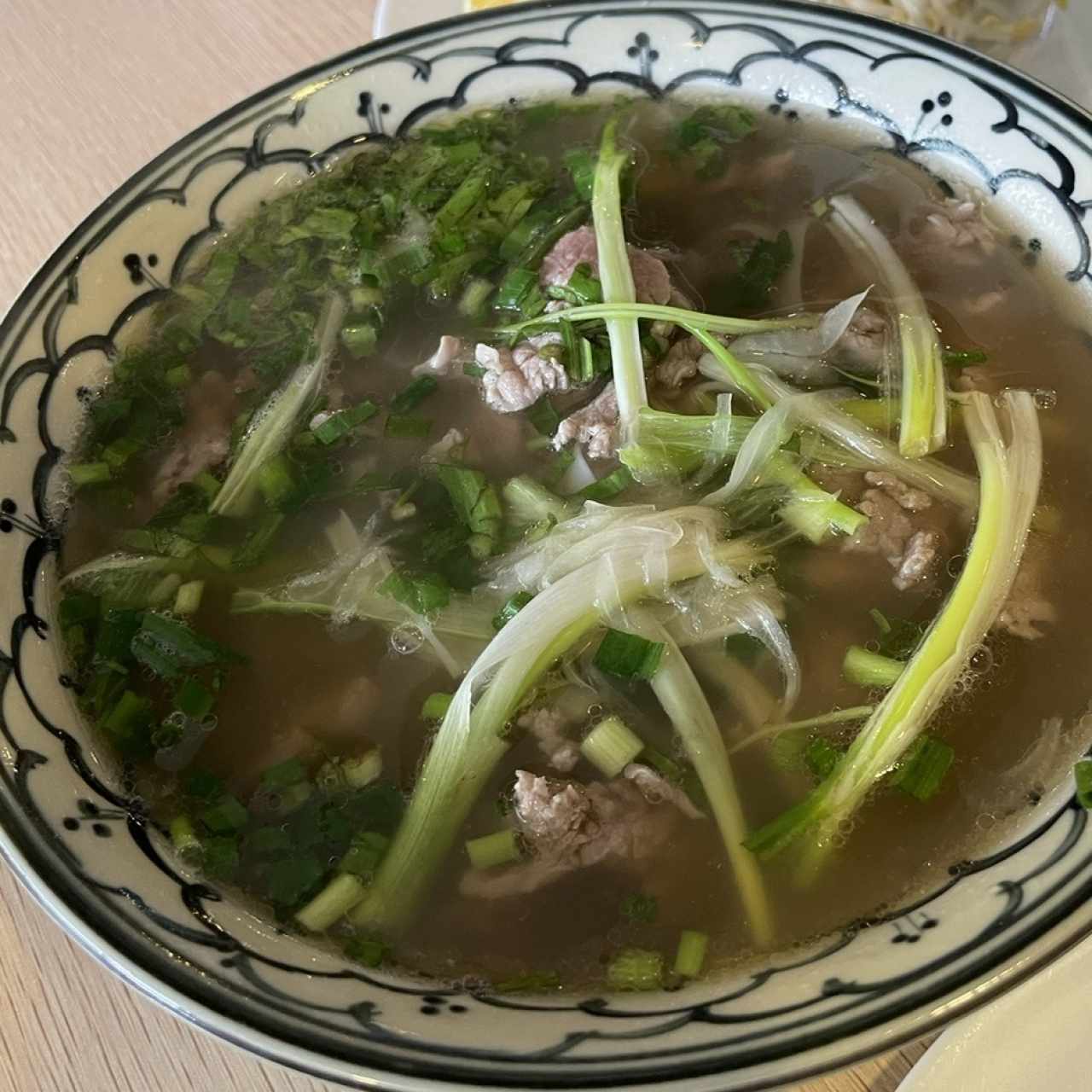 Fideos de Pho Salteados con Res y Vegetales