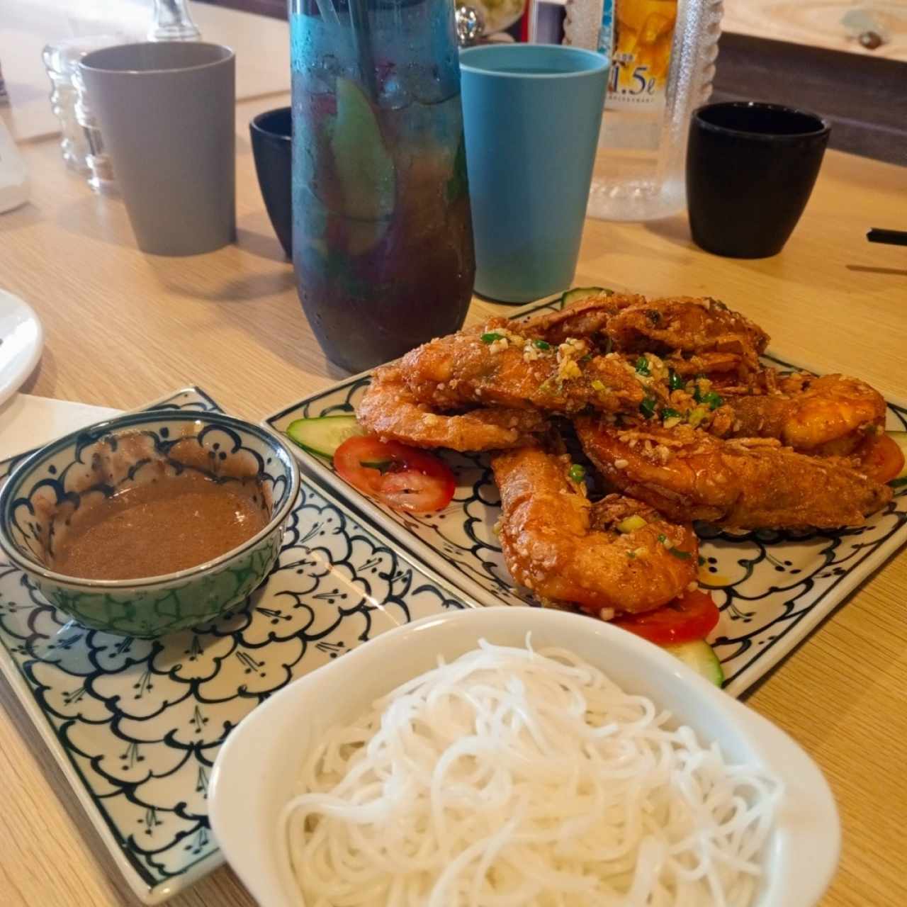 fideos de arroz y camarones 