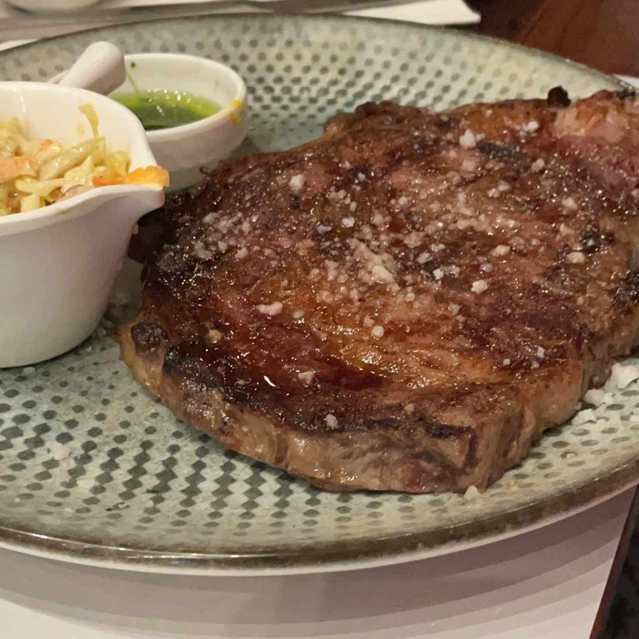 Ribeye 16 oz, la carne deliciosa pero los acompañantes muy poquitos vale 35$ 