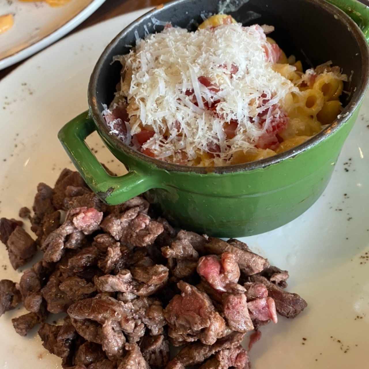 Filete y Mac & Cheese para niños