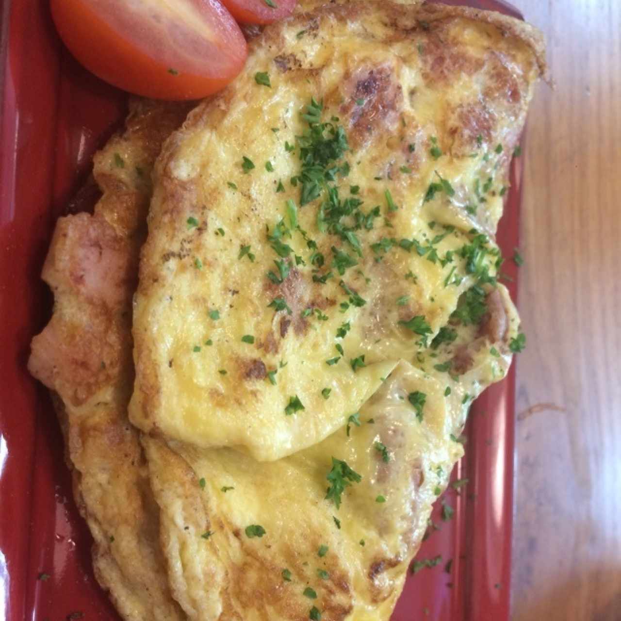 Omelette com jamón y queso cabra