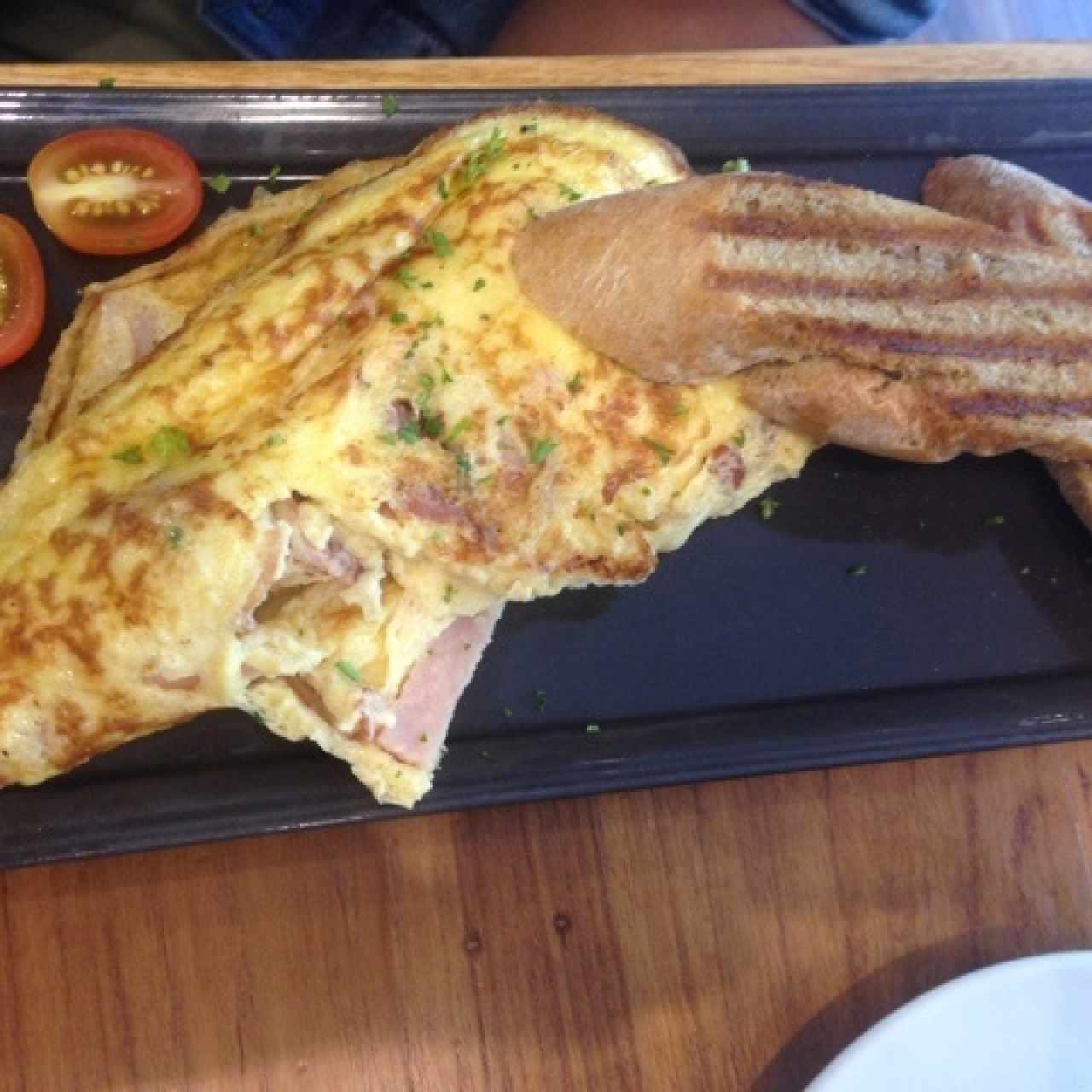 omelette con pavo y bacon
