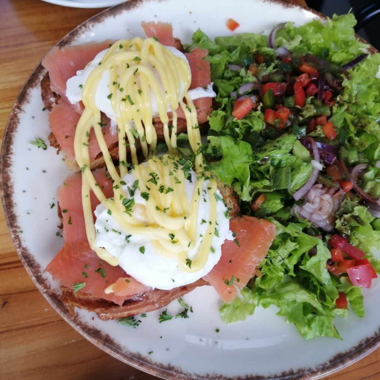 Huevos benedictinos con salmón 