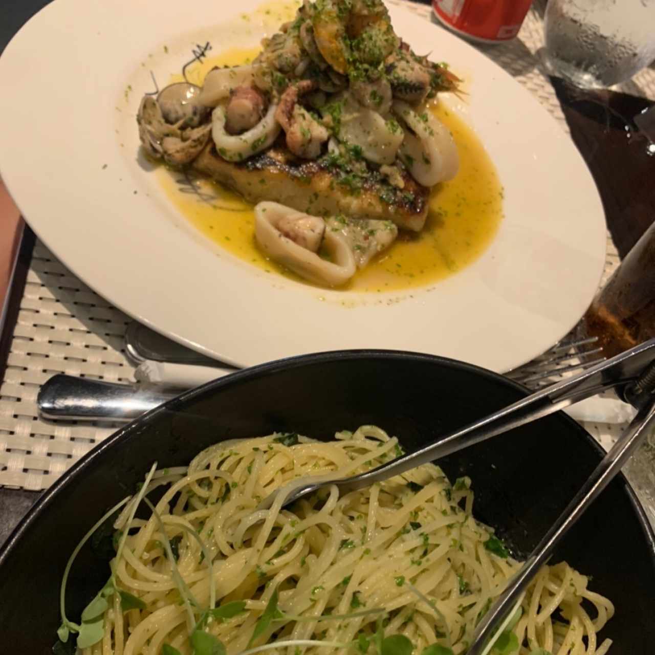 PESCADOS - Corvina Pescatore con Spaguetti al oleo