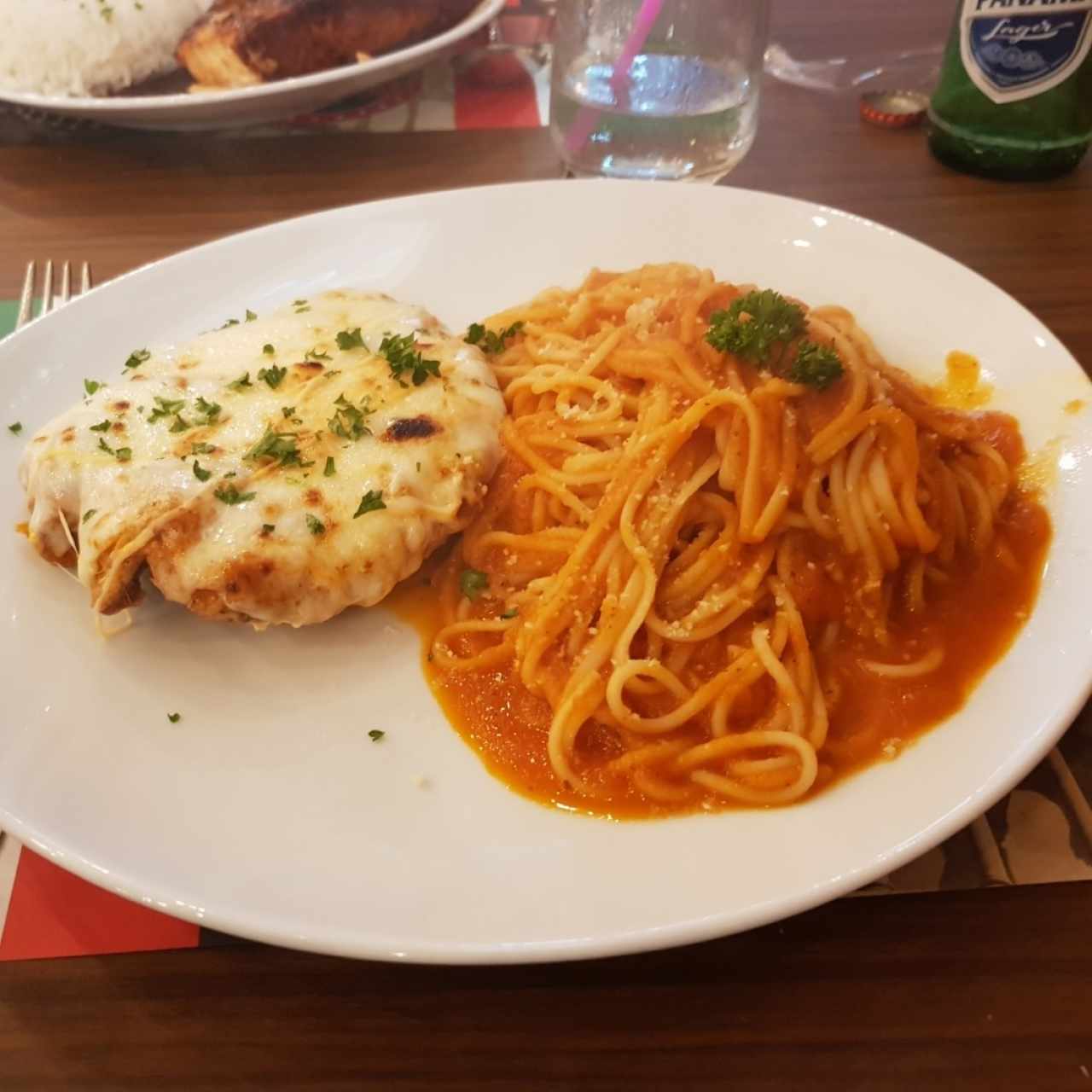 Chicken Parmigiana en Salsa Napolitana