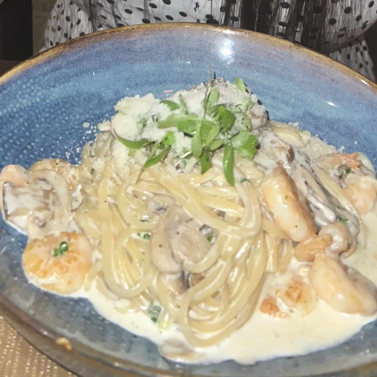 Pasta con Camarones e Funghi