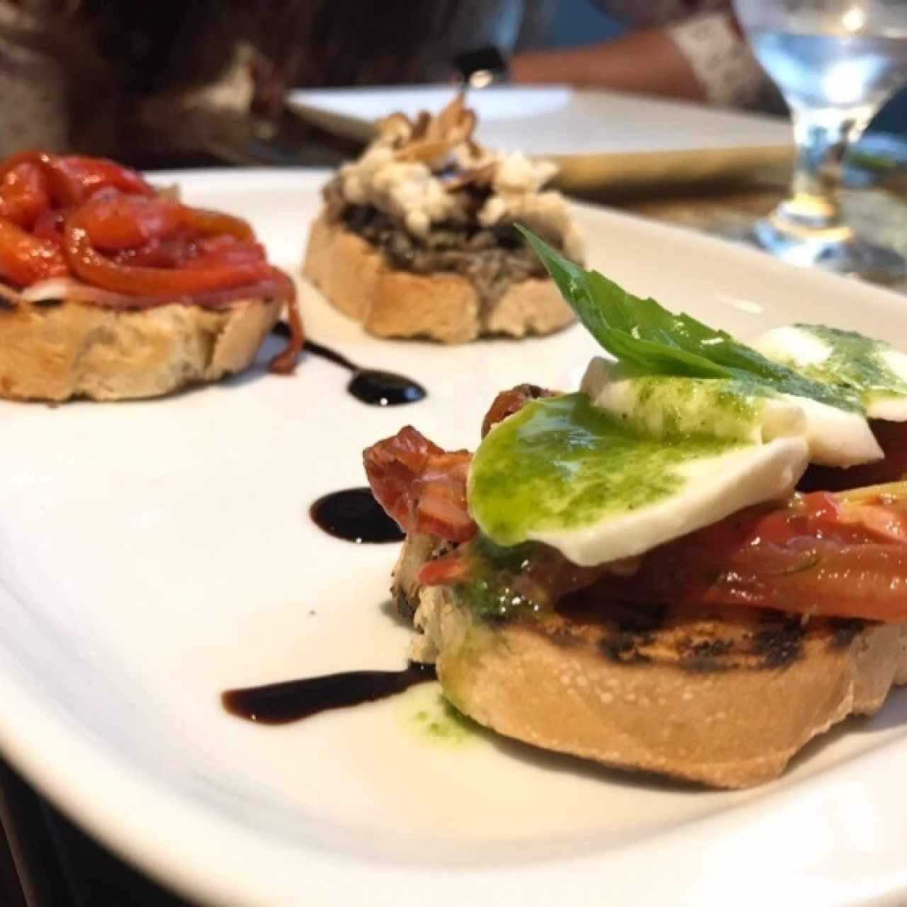 Bruschetta a la caprese