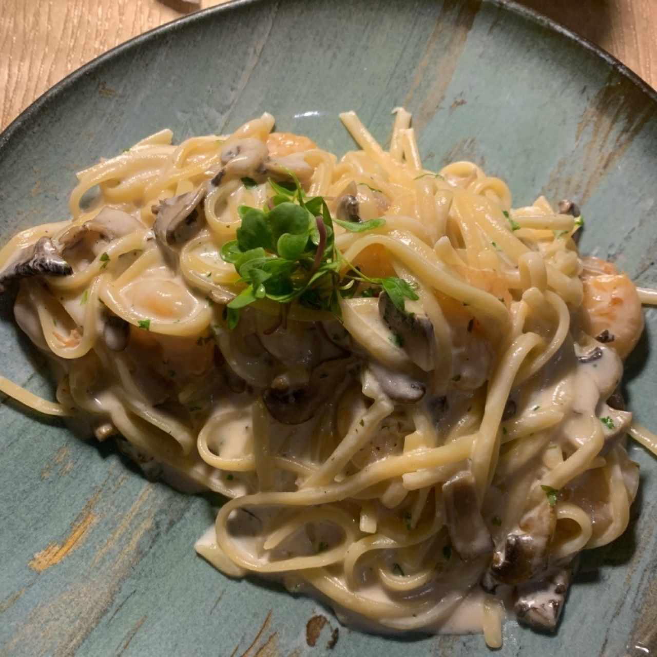 Pasta con Camarones e Funghi