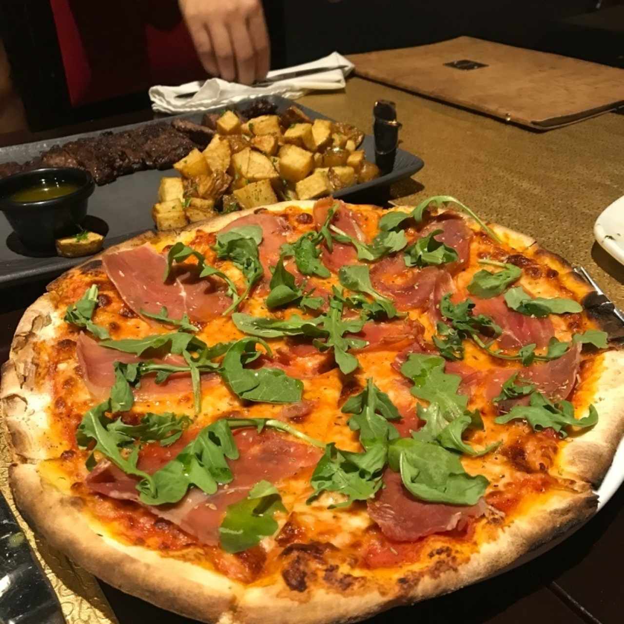 Pizza con Procciutto y Arúgula