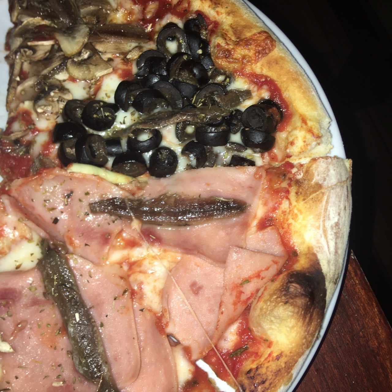 pizza 4 estaciones con anchoa