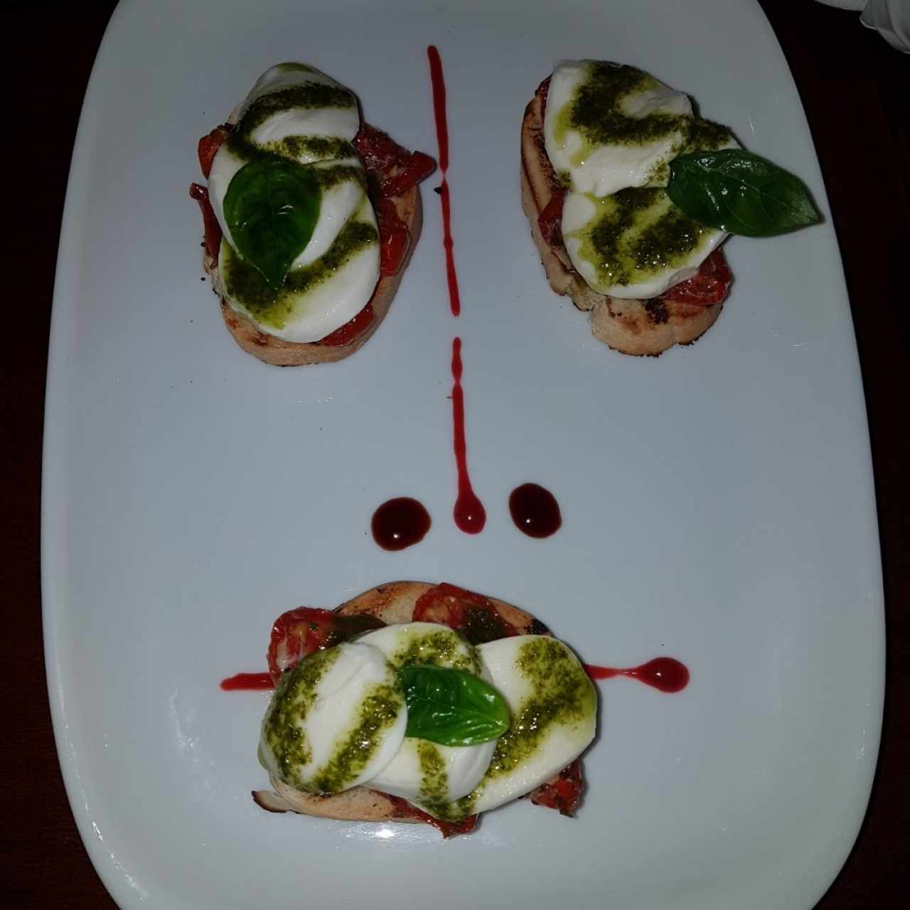 Bruschetta a la caprese