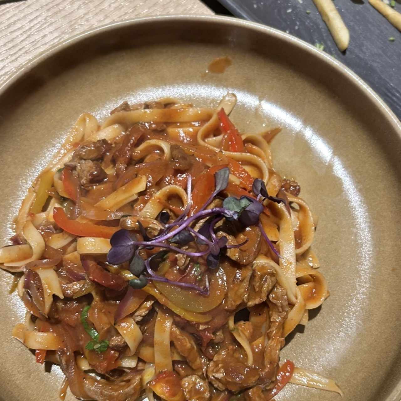 Pasta con Trozos de Filete