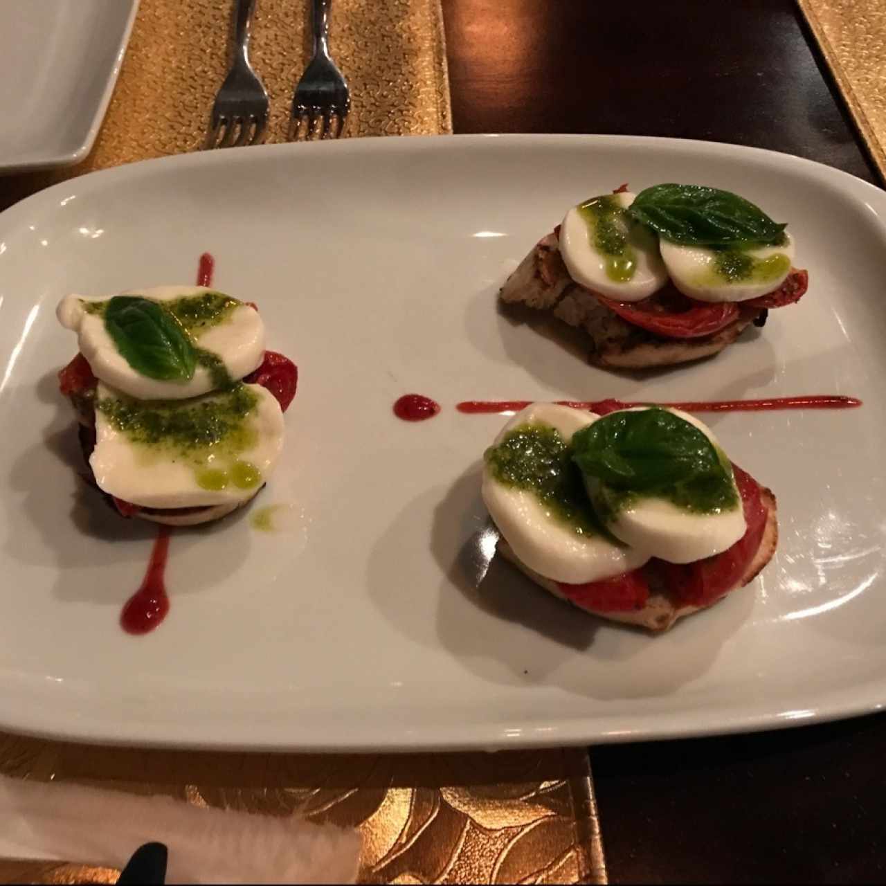 Bruschetta a la caprese