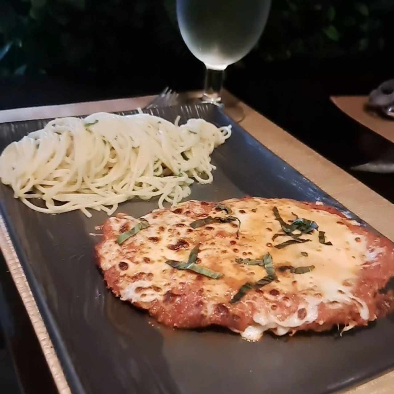 pollo a la Parmigiana y spaghetti al oliglio