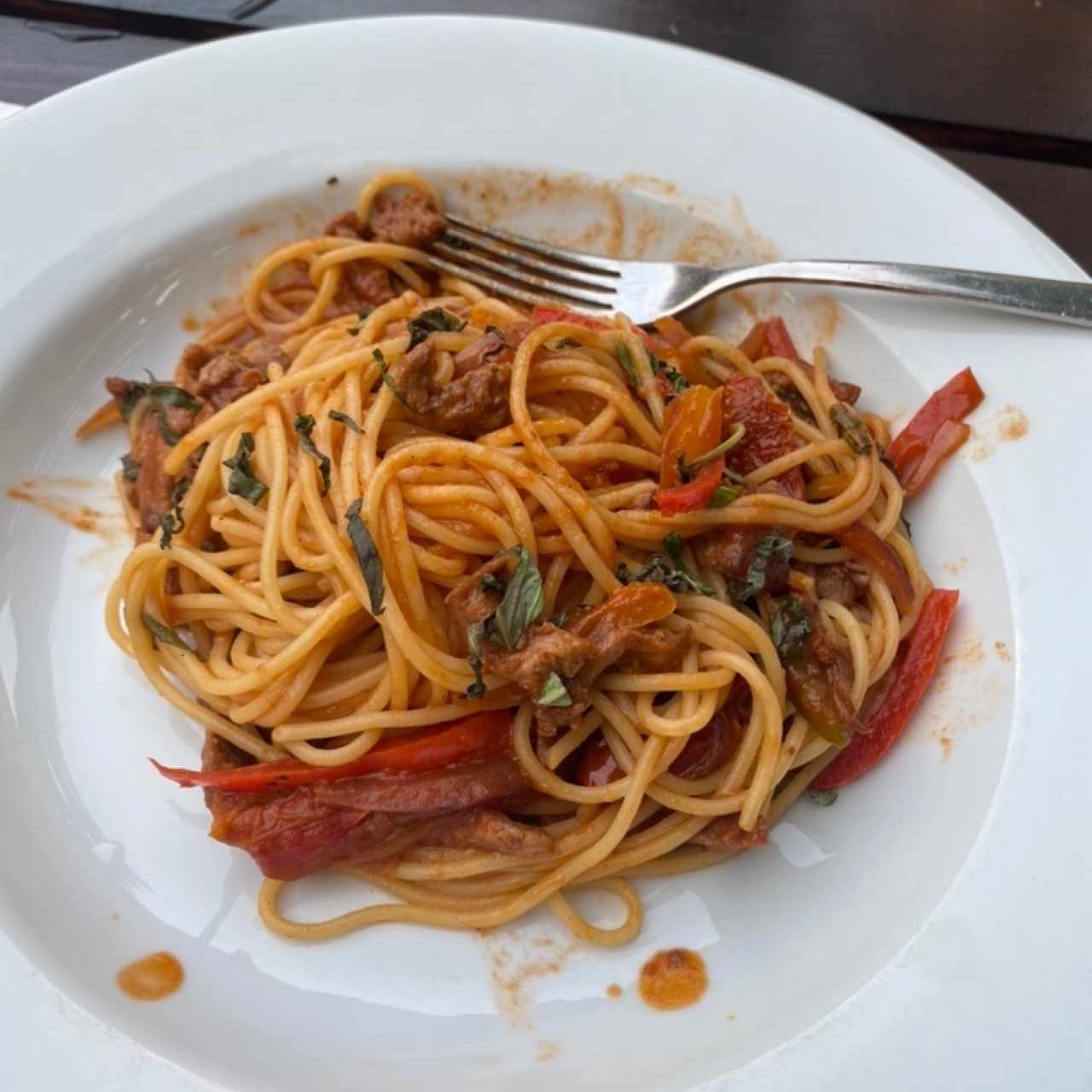 Spaguetti con trozos de filete