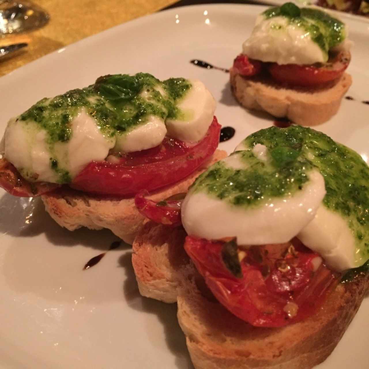 Bruschetta a la caprese