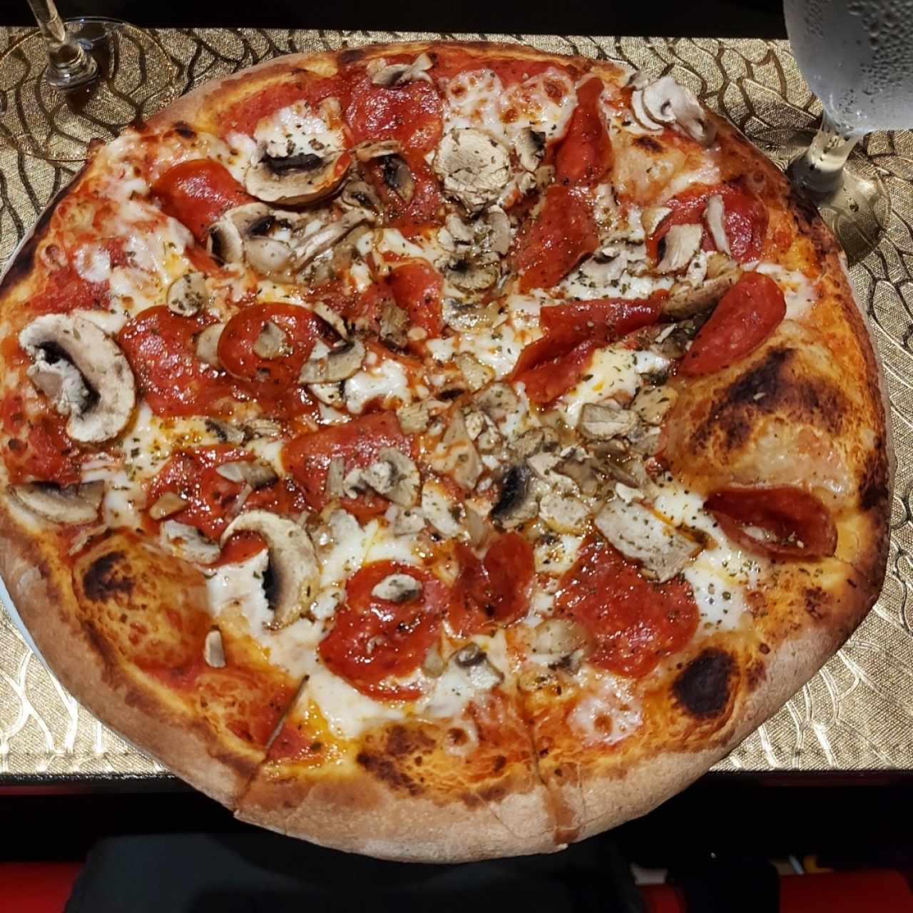 Pizza de Funghi y Pepperoni