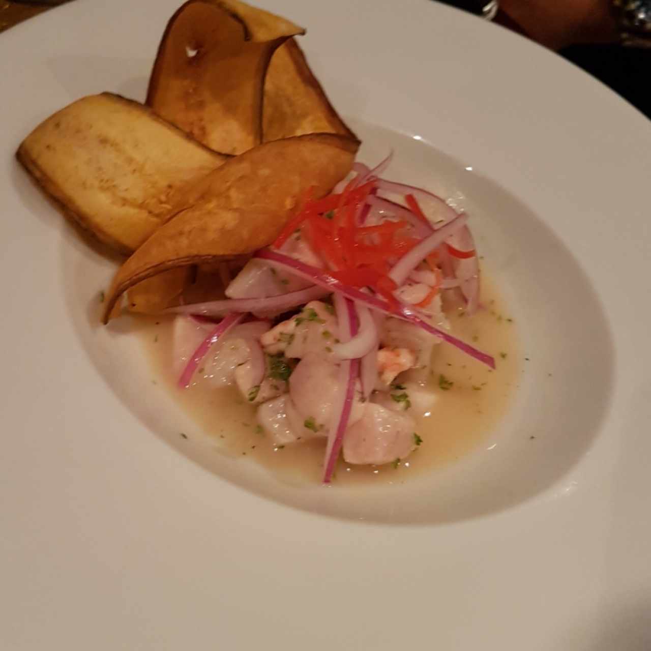 Ceviche de pez blanco y camarones