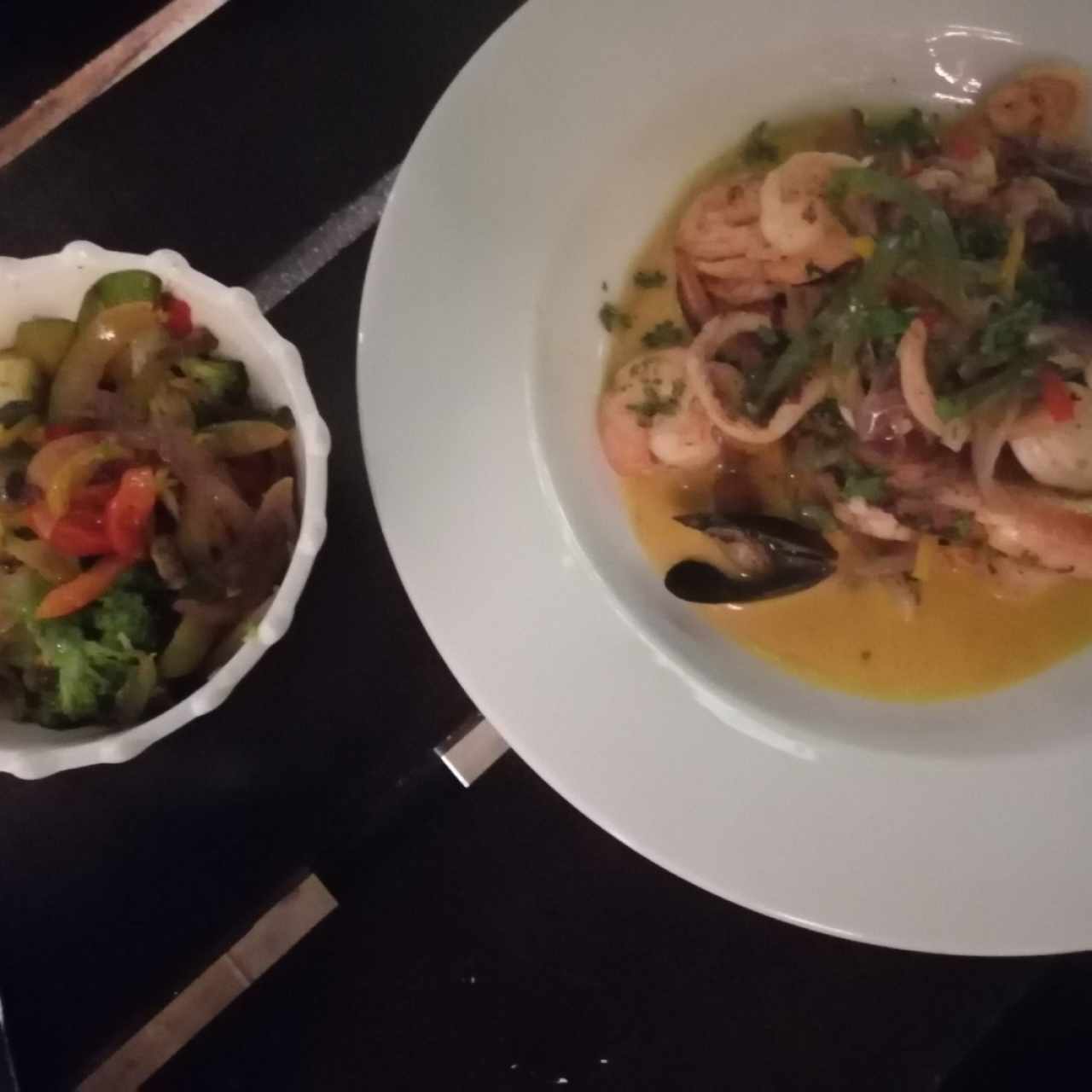 Mariscos salteados con vegetales