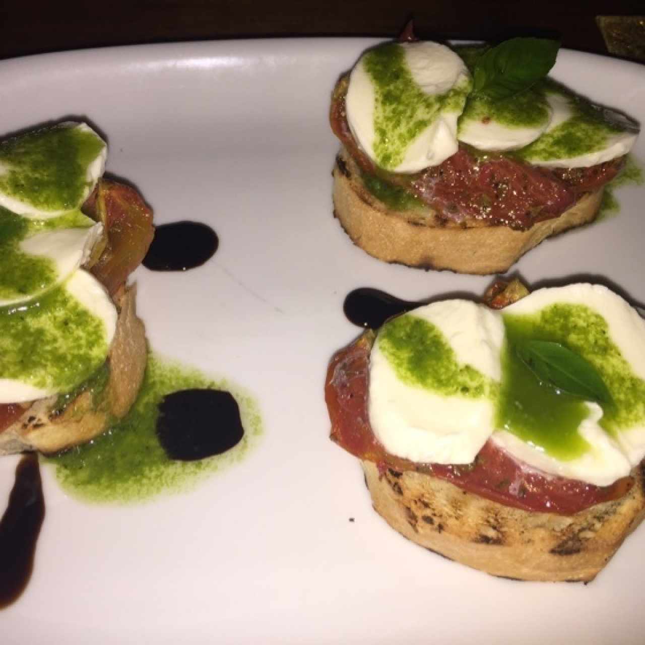 Bruschetta a la caprese