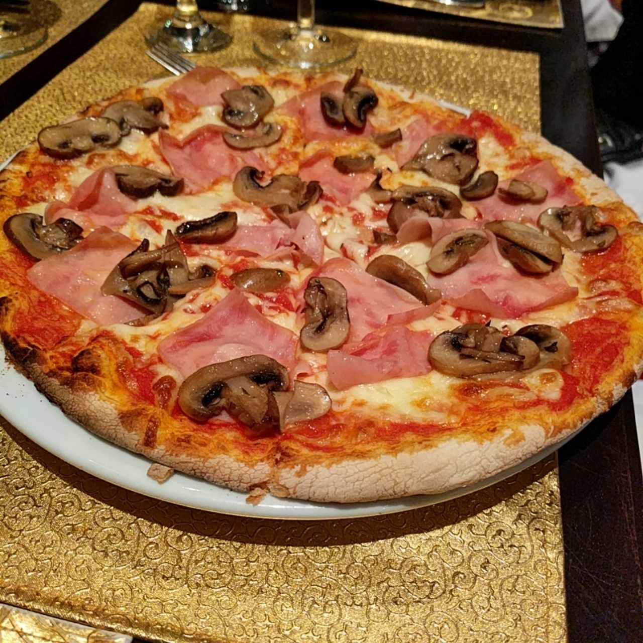 Pizzas - Prosciutto e funghi