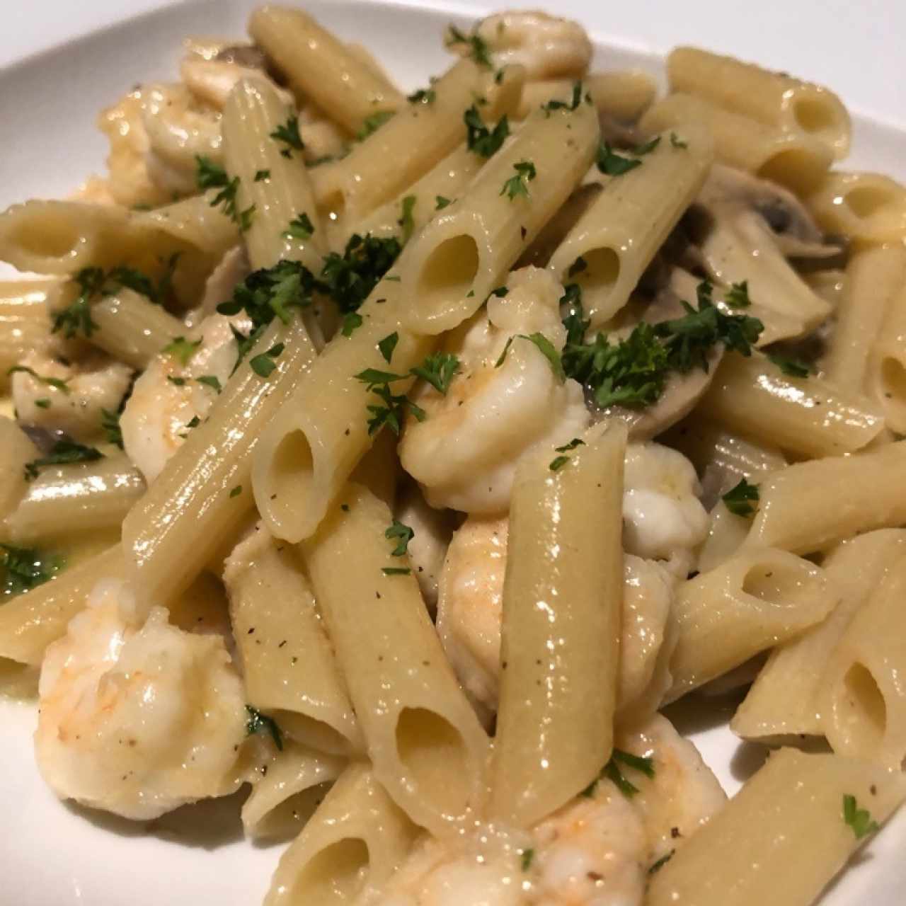 penne glutten free con camarones y hongos