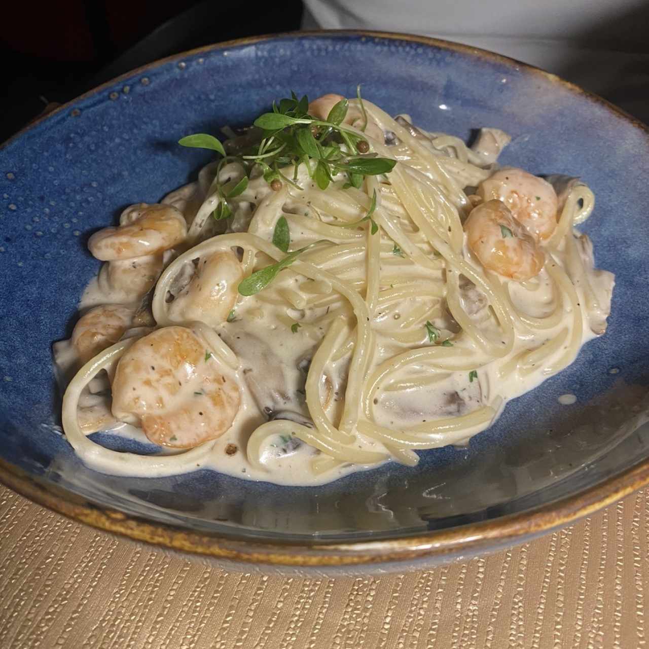 Pasta con Camarones e Funghi