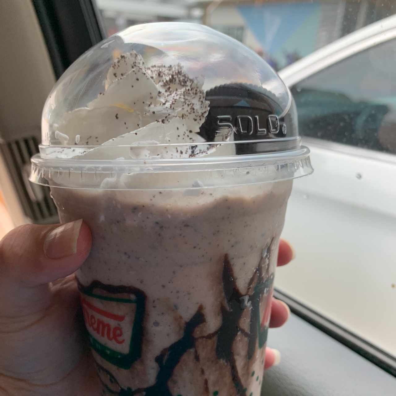 frapé de cookies and cream