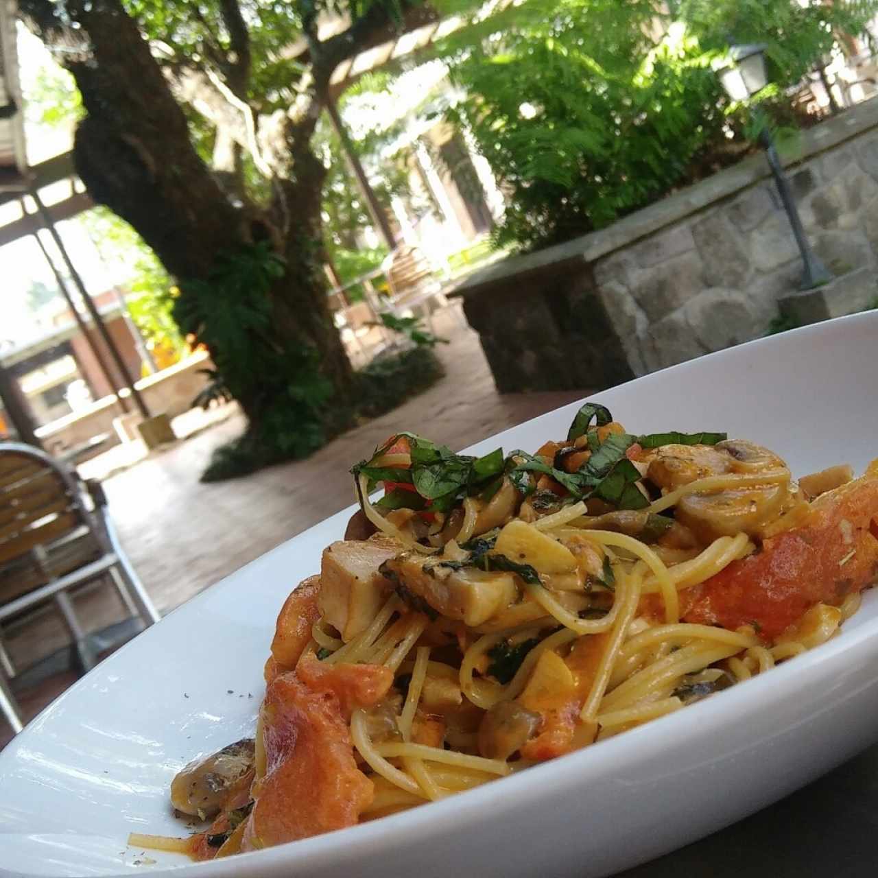 Spaghetti Pomodoro Funghi