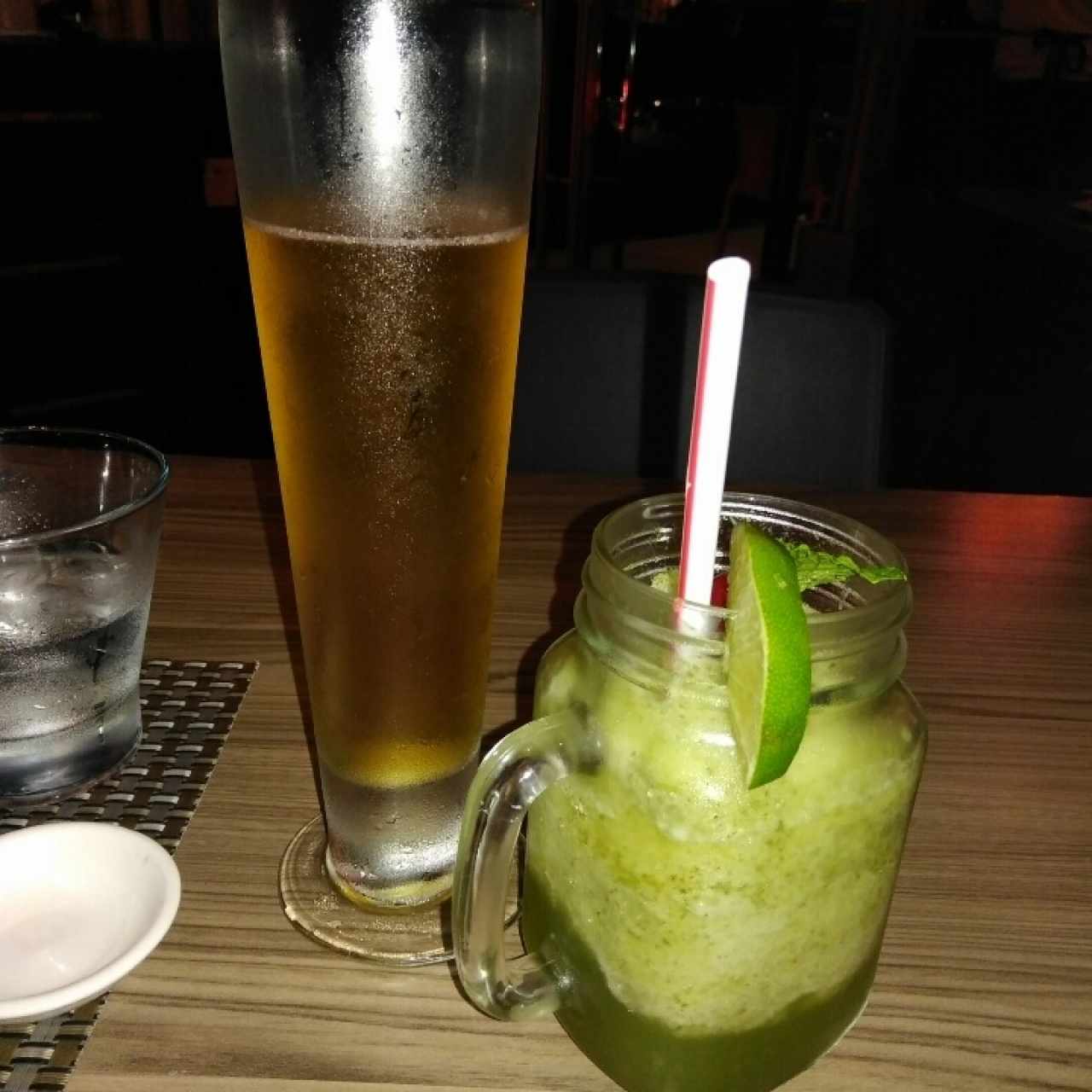 cerveza de la casa y limonada con.hierba buena