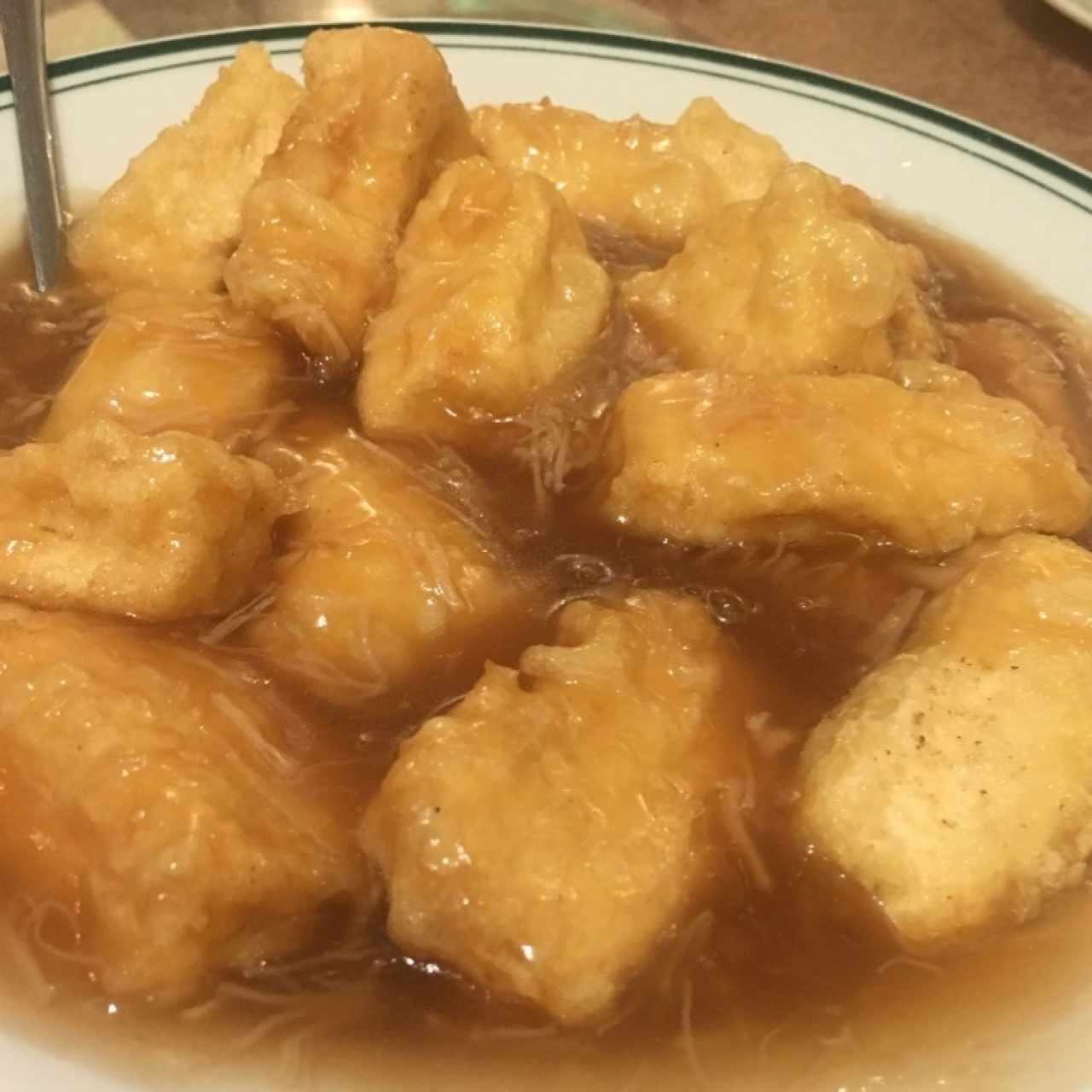 Tofu frito en salsa de conchuelas 