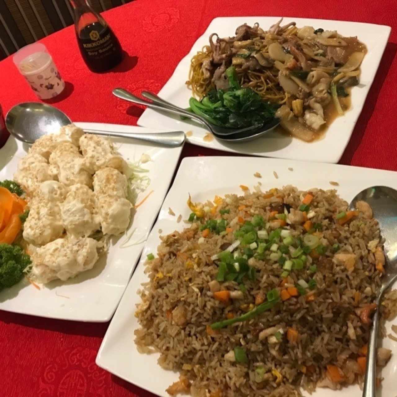 chow mein a la canton, langostinos en mayoneza, arroz de combinacion a la canton