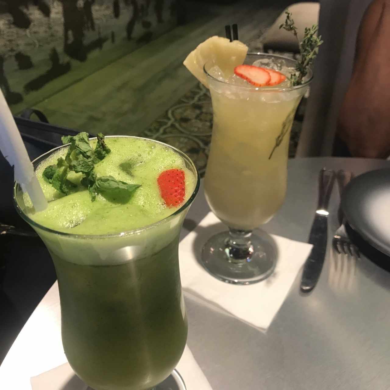Limonada con Hierbabuena y Cocktail Mayan Swizzle