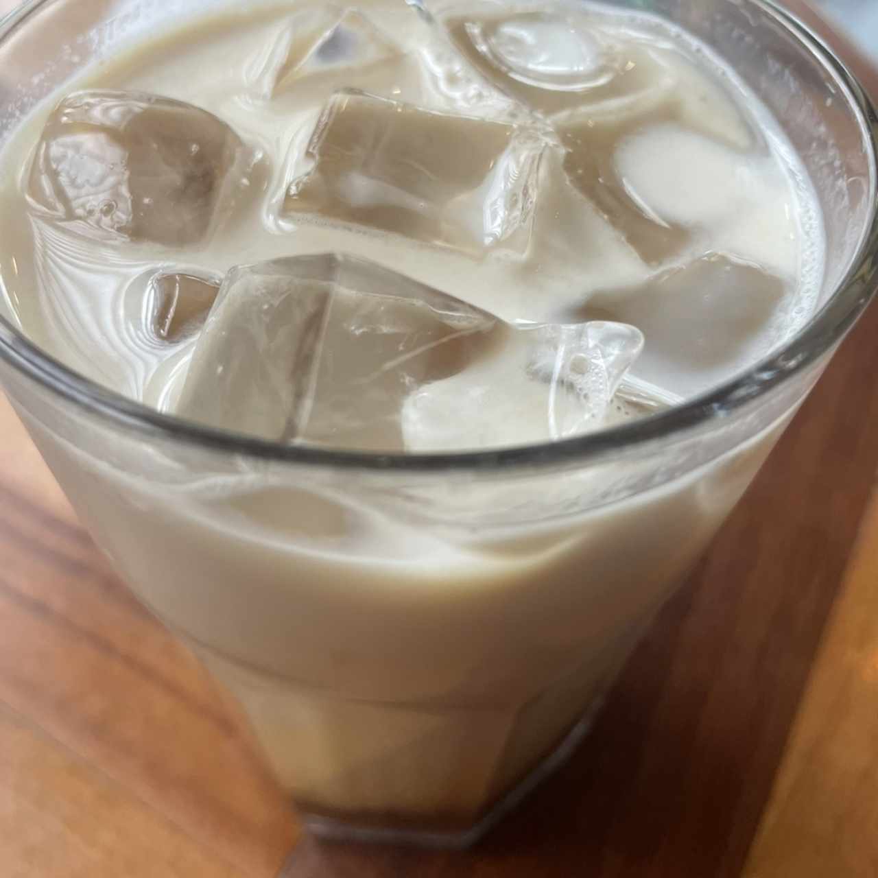 Iced latte con vainilla