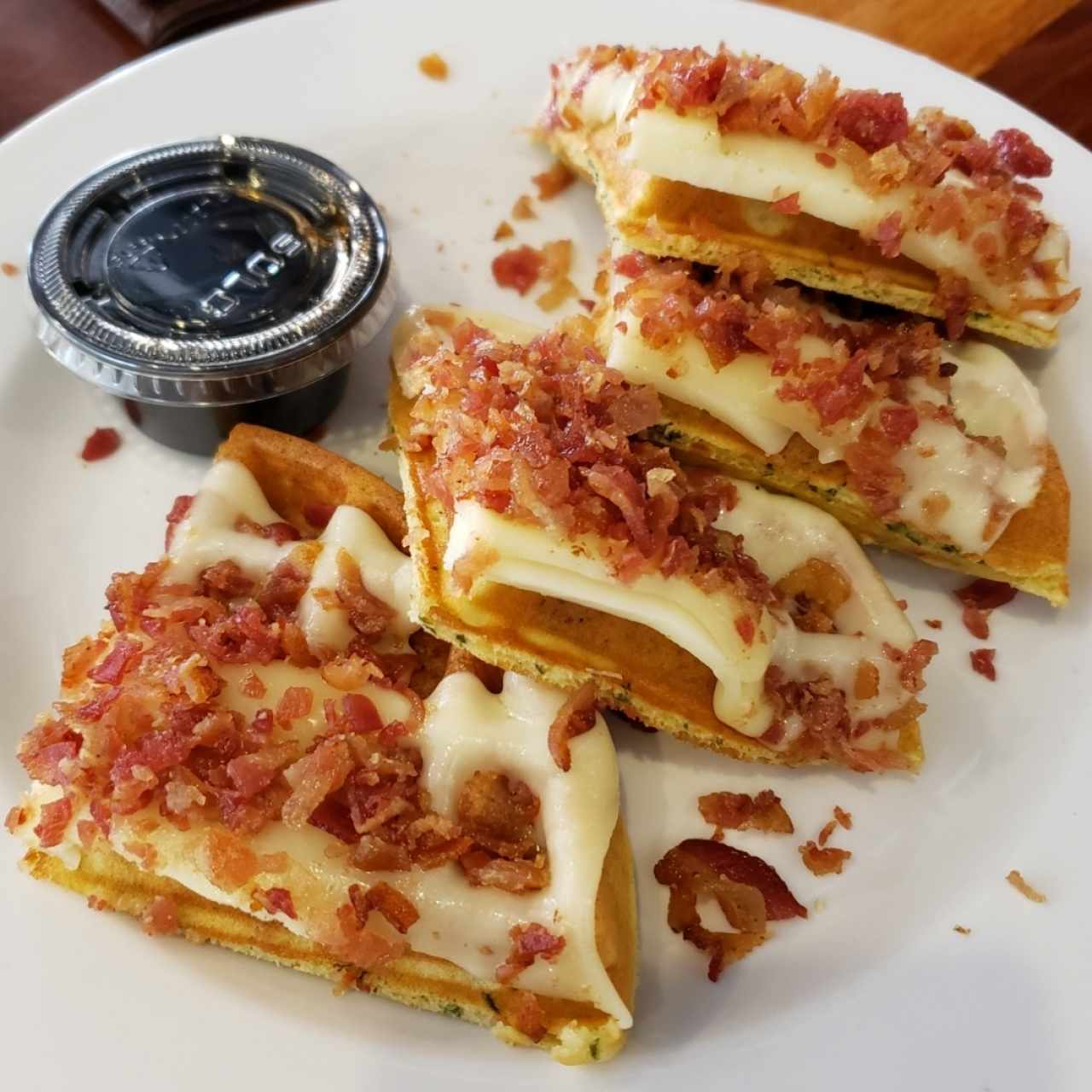 Waffles de Mozarella con Bacon