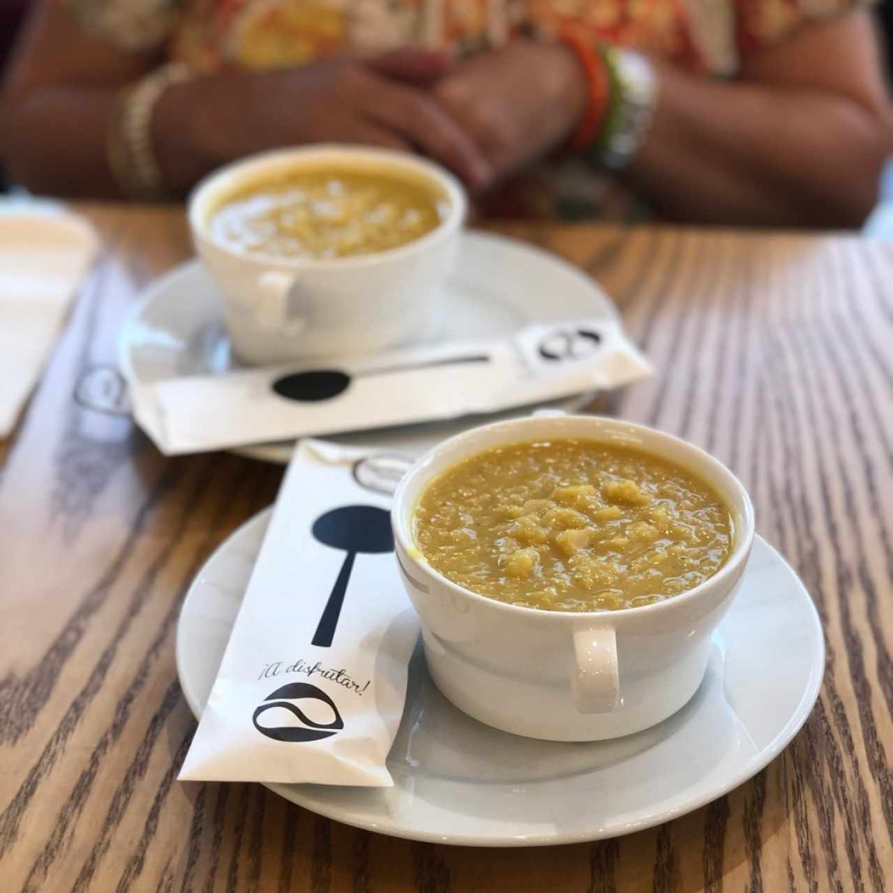 Sopa de arvejas mediterranes, buenisima