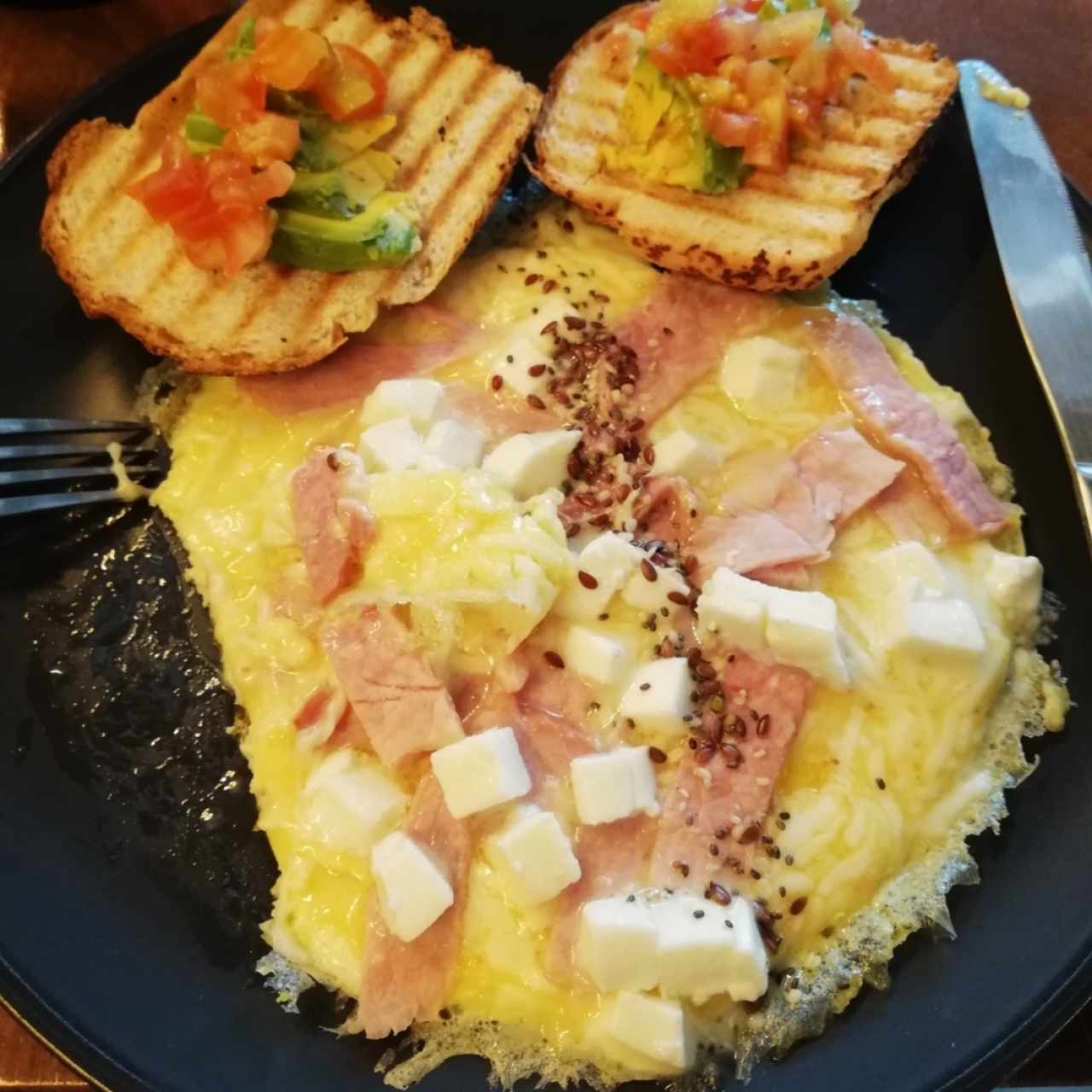 omelet con jamón y queso