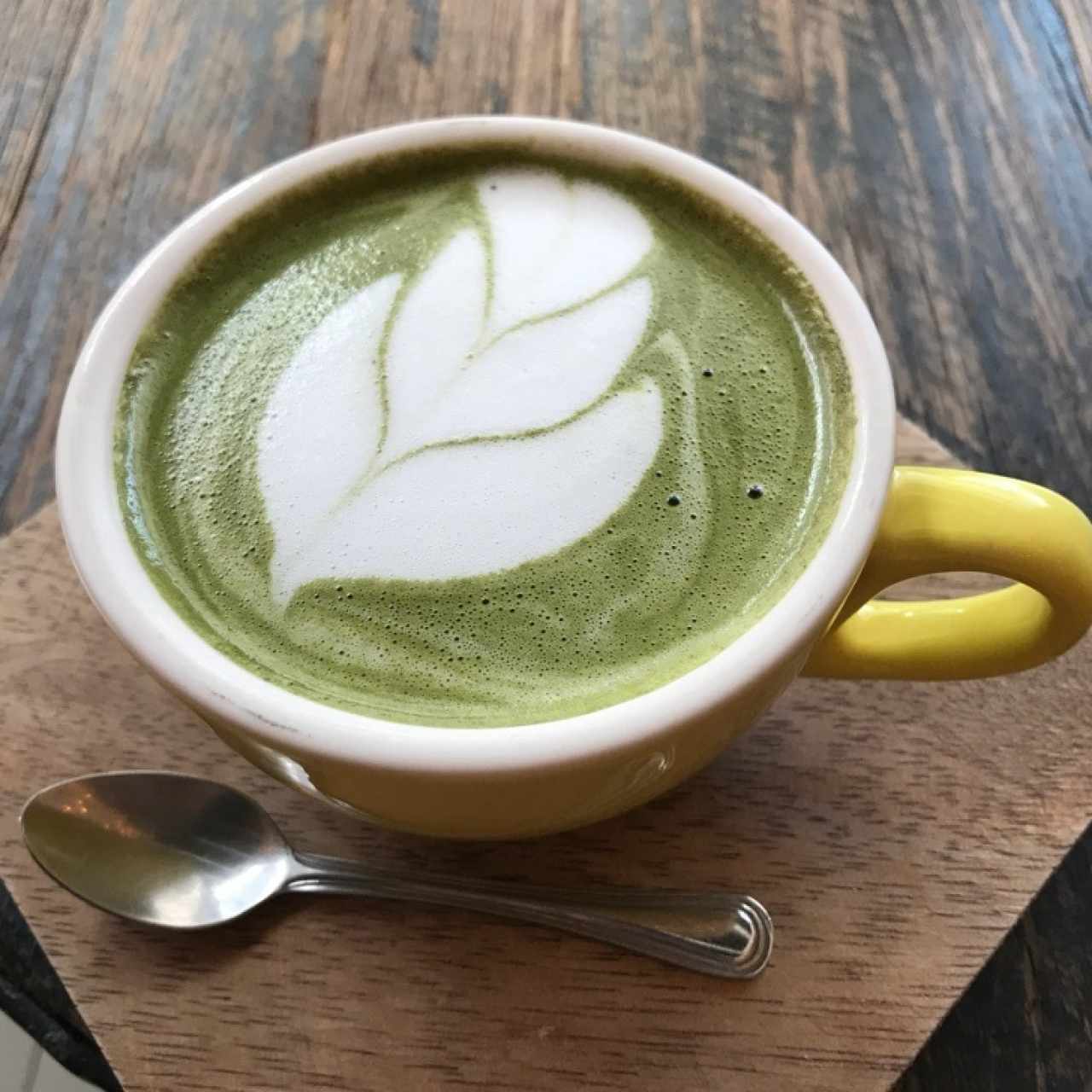 Té matcha verde con leche de almendras