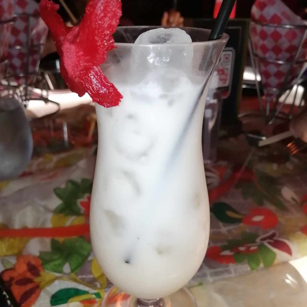 Miss cho coctel de coco y limón