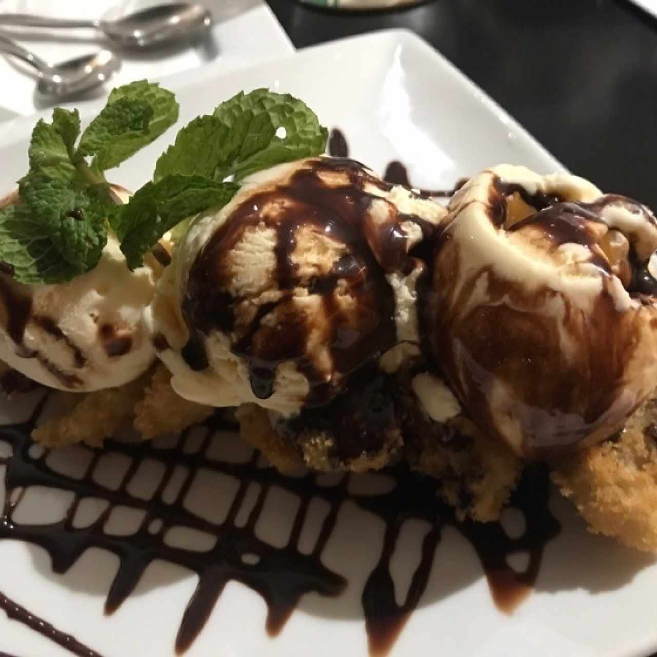 Banana tempura con helado