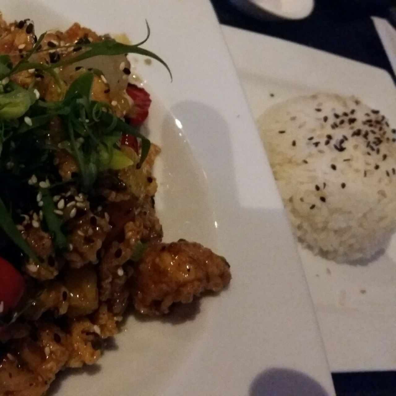 Pollo agridulce y arroz de jazmín