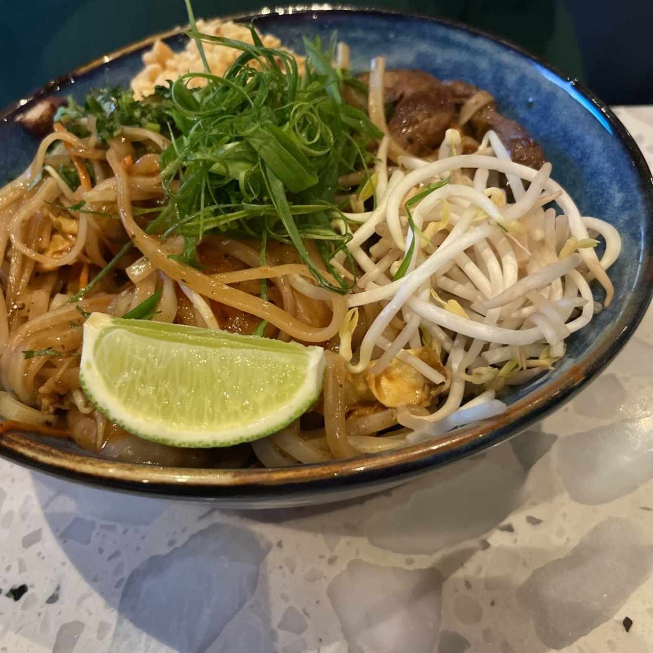 Pad Thai Mixto (pollo, filete y langostinos)