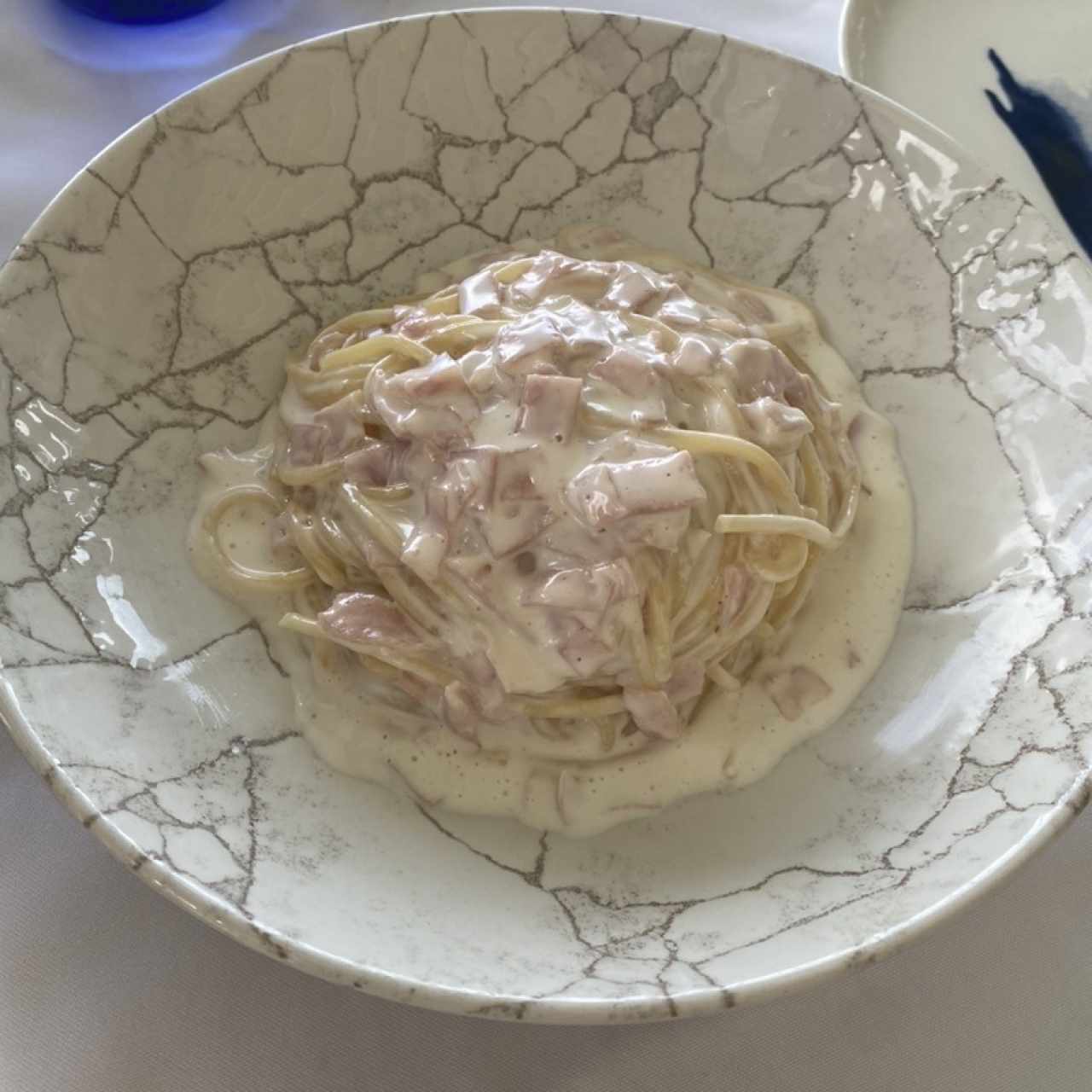 Pasta en salsa blanca con jamón para los niños