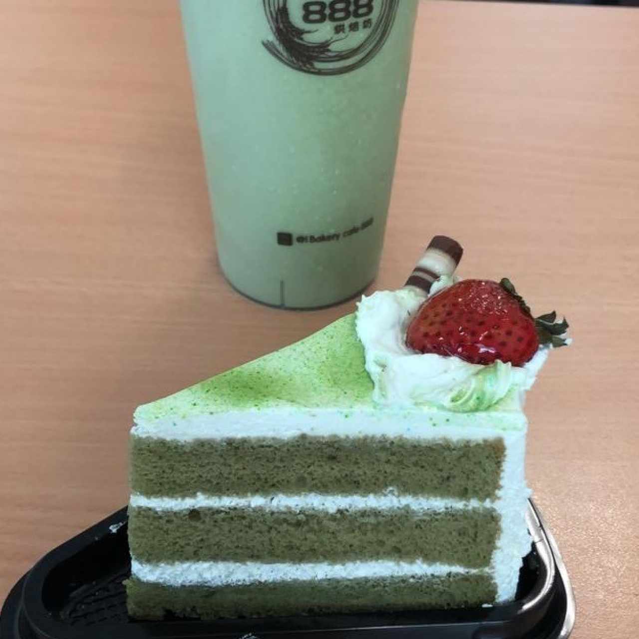 Green tea Cake y Matcha Milk Tea