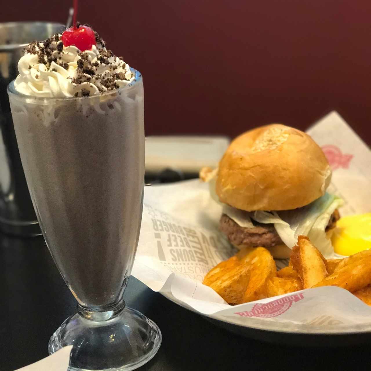 Hamburguesa original y malteada de oreo
